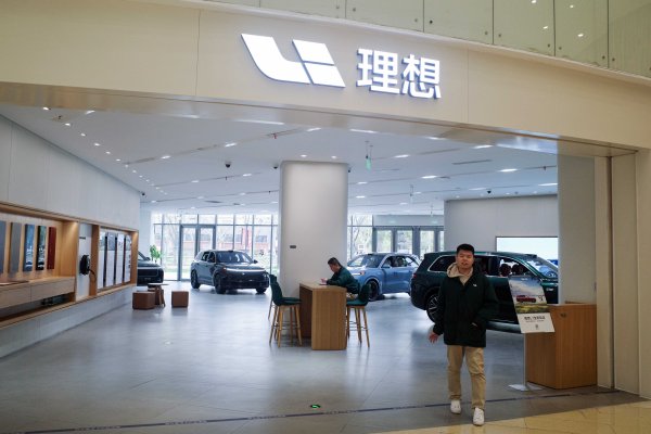 财富配资 美股开盘丨三大指数集体低开 理想汽车跌逾6%